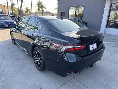 2022 Toyota Camry SE   - Photo 6 - Stanton, CA 90680