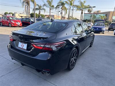 2022 Toyota Camry SE   - Photo 4 - Stanton, CA 90680