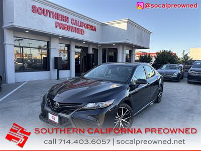 2022 Toyota Camry SE   - Photo 1 - Stanton, CA 90680