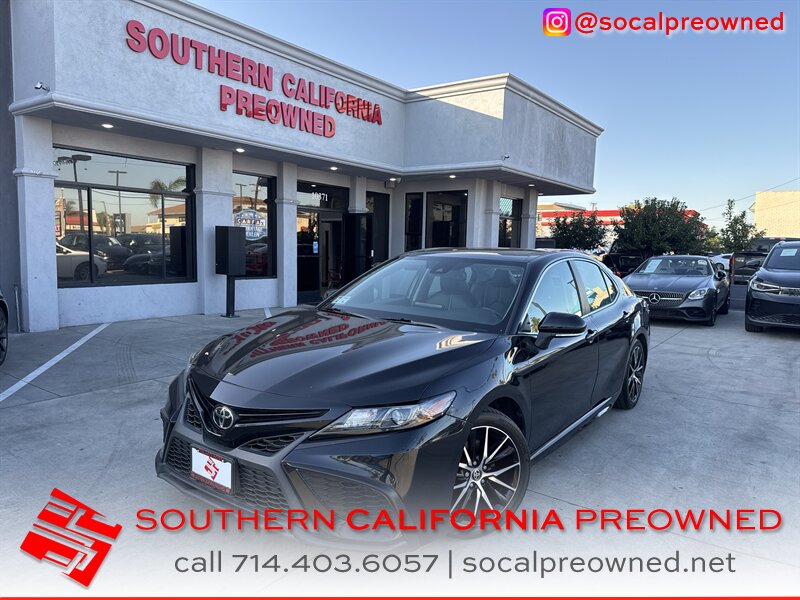 2022 Toyota Camry SE   - Photo 1 - Stanton, CA 90680
