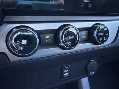 2017 Toyota Tacoma SR5 V6   - Photo 13 - Stanton, CA 90680