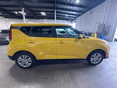 2020 Kia Soul LX   - Photo 8 - Orange, CA 92867