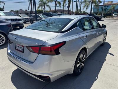 2022 Nissan Altima 2.5 SV - Photo 4 - Stanton, CA 90680