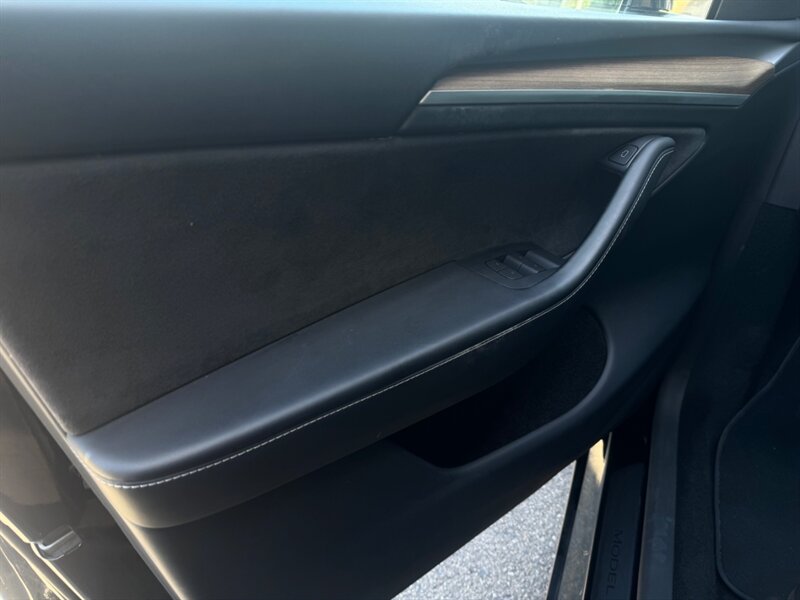 2023 Tesla Model Y Long Range - Photo 7