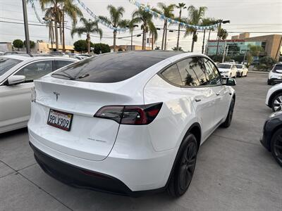 2024 Tesla Model Y Long Range   - Photo 4 - Stanton, CA 90680