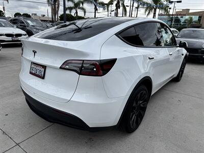 2023 Tesla Model Y   - Photo 4 - Stanton, CA 90680