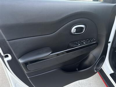 2019 Kia Soul SX Turbo   - Photo 6 - Stanton, CA 90680