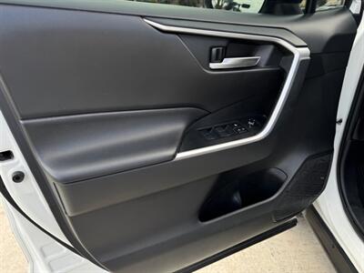 2021 Toyota RAV4 XLE   - Photo 7 - Stanton, CA 90680