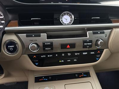 2015 Lexus ES 300h - Photo 16 - Stanton, CA 90680