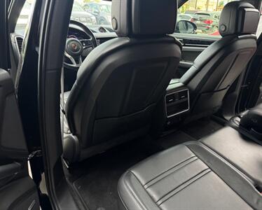 2023 Porsche Cayenne Platinum Edition - Photo 9 - Stanton, CA 90680