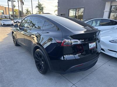 2023 Tesla Model Y   - Photo 6 - Stanton, CA 90680