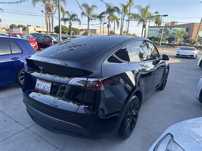 2023 Tesla Model Y   - Photo 4 - Stanton, CA 90680