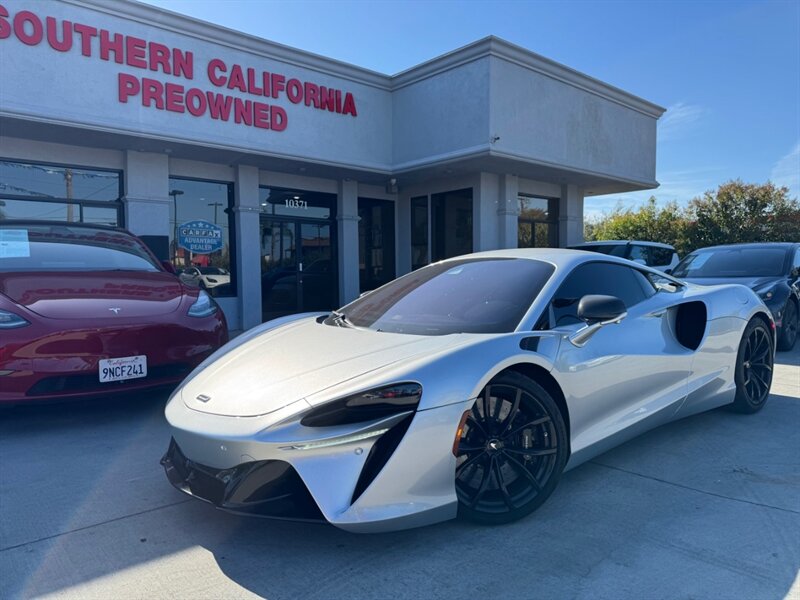 2023 McLaren Artura  