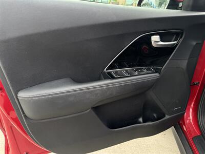 2022 Kia Niro EV EX   - Photo 7 - Stanton, CA 90680