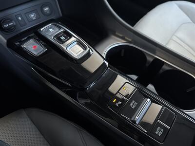 2021 Hyundai SONATA Hybrid Limited   - Photo 13 - Orange, CA 92867