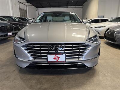 2021 Hyundai SONATA Hybrid Limited   - Photo 2 - Orange, CA 92867