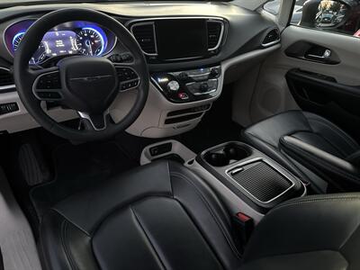 2023 Chrysler Pacifica Touring L   - Photo 12 - Stanton, CA 90680