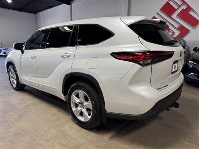 2022 Toyota Highlander Hybrid LE   - Photo 4 - Orange, CA 92867
