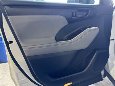 2022 Toyota Highlander Hybrid LE   - Photo 7 - Orange, CA 92867