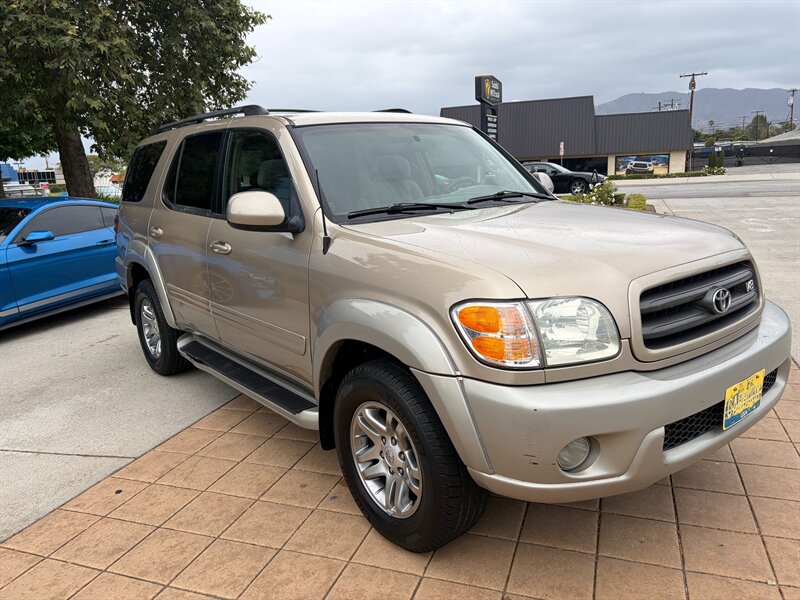 2004 Toyota Sequoia SR5  