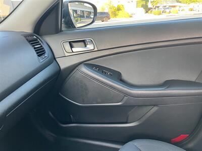 2016 Kia Optima Hybrid   - Photo 24 - Glendora, CA 91740