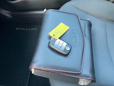 2016 Kia Optima Hybrid   - Photo 21 - Glendora, CA 91740