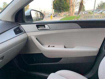 2017 Hyundai SONATA SE - Photo 23 - Glendora, CA 91740