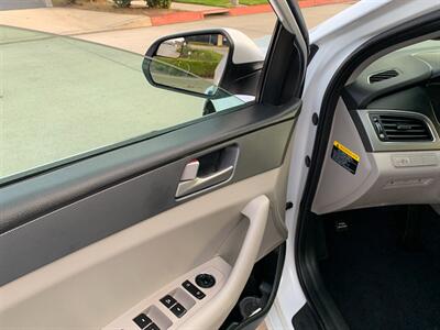 2017 Hyundai SONATA SE - Photo 10 - Glendora, CA 91740