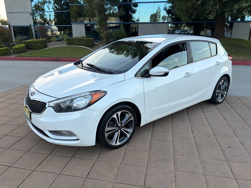 2016 Kia Forte5 EX   - Photo 1 - Glendora, CA 91740