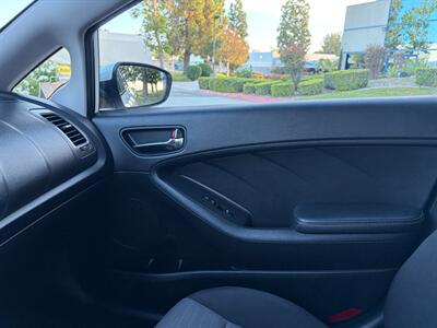 2016 Kia Forte5 EX   - Photo 22 - Glendora, CA 91740