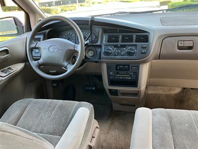 1998 Toyota Sienna LE   - Photo 19 - Glendora, CA 91740