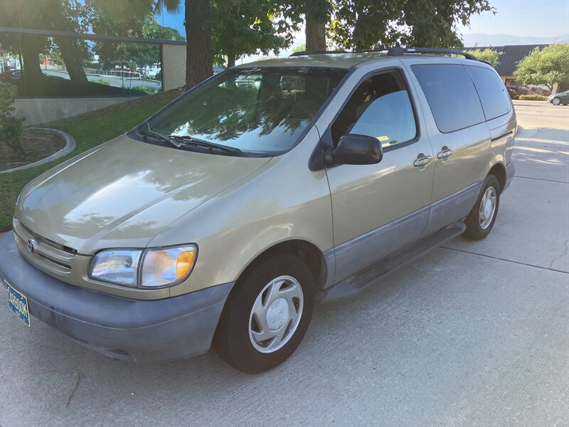 1998 Toyota Sienna LE - Photo 1 - Glendora, CA 91740