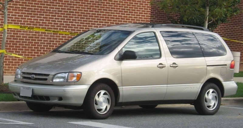 1998 Toyota Sienna LE - Photo 1 - Glendora, CA 91740