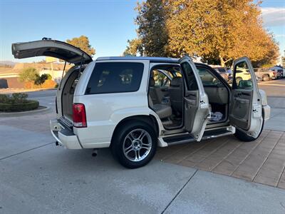 2003 Cadillac Escalade   - Photo 15 - Glendora, CA 91740