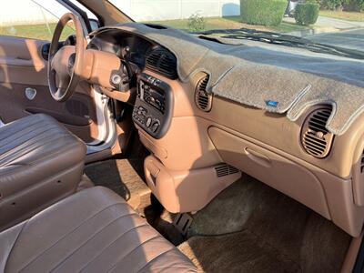 1998 Dodge Grand Caravan LE   - Photo 13 - Glendora, CA 91740