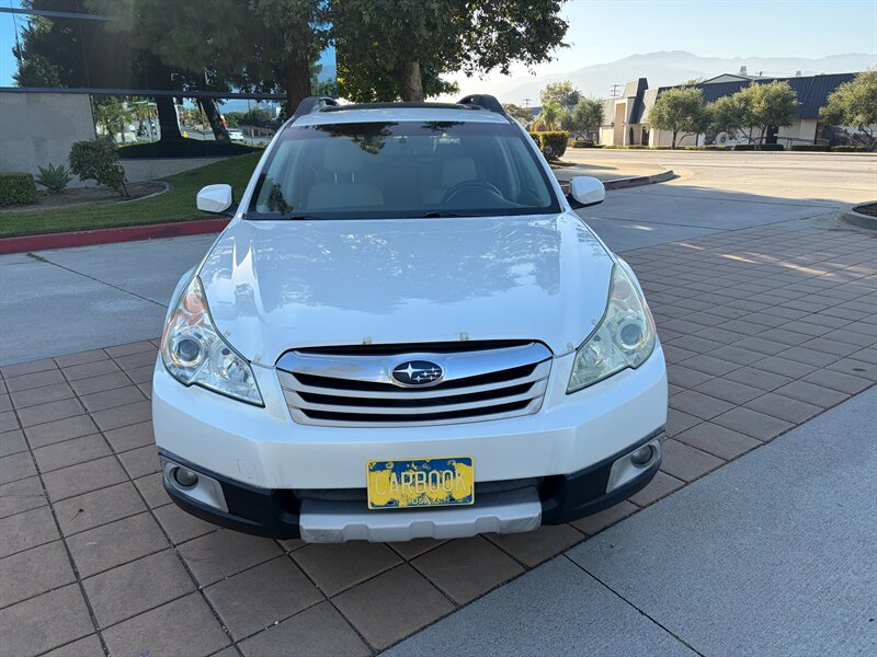 2010 Subaru Outback 2.5i Limited - Photo 2 - Glendora, CA 91740