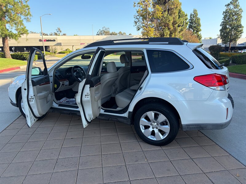 2010 Subaru Outback 2.5i Limited - Photo 15 - Glendora, CA 91740