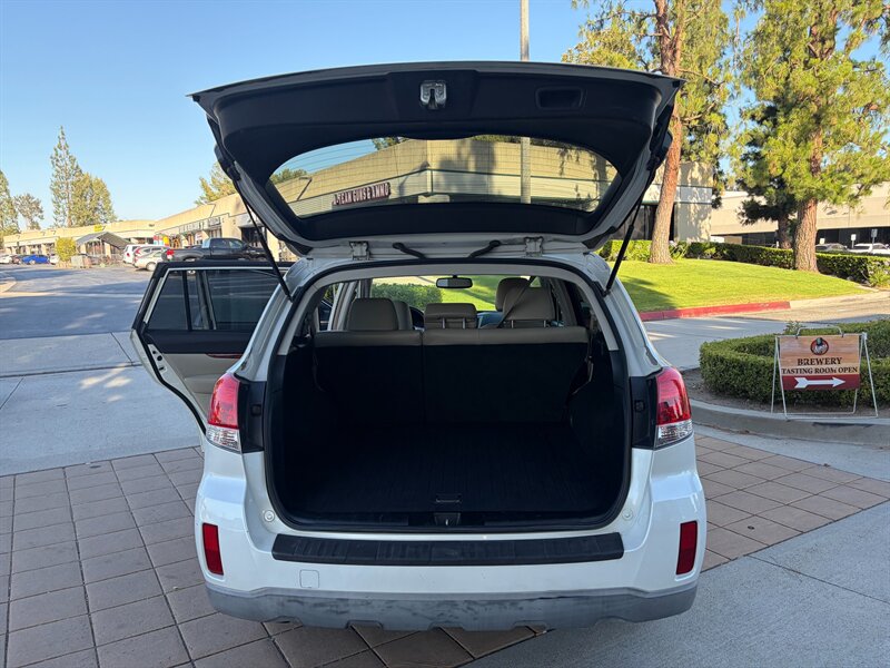 2010 Subaru Outback 2.5i Limited - Photo 17 - Glendora, CA 91740