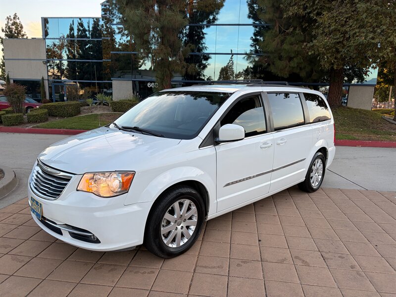 2016 Chrysler Town and Country Touring   - Photo 1 - Glendora, CA 91740