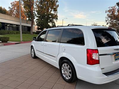 2016 Chrysler Town and Country Touring   - Photo 6 - Glendora, CA 91740
