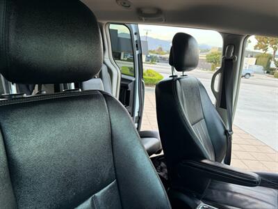 2016 Chrysler Town and Country Touring   - Photo 18 - Glendora, CA 91740