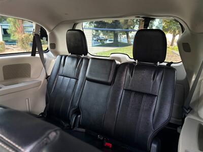 2016 Chrysler Town and Country Touring   - Photo 12 - Glendora, CA 91740