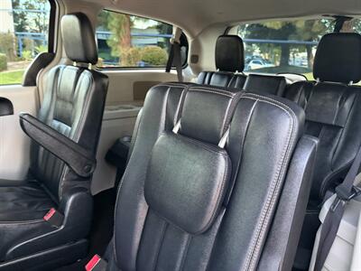 2016 Chrysler Town and Country Touring   - Photo 11 - Glendora, CA 91740