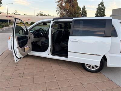 2016 Chrysler Town and Country Touring   - Photo 14 - Glendora, CA 91740