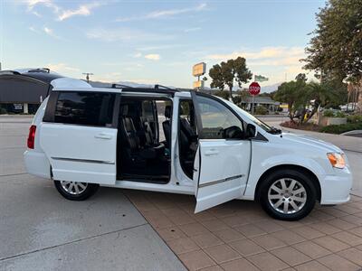 2016 Chrysler Town and Country Touring   - Photo 21 - Glendora, CA 91740