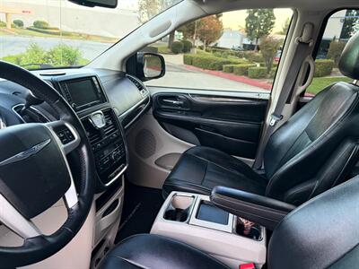 2016 Chrysler Town and Country Touring   - Photo 9 - Glendora, CA 91740