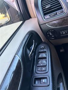 2016 Chrysler Town and Country Touring   - Photo 28 - Glendora, CA 91740