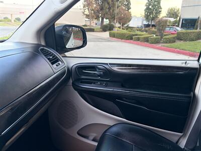 2016 Chrysler Town and Country Touring   - Photo 24 - Glendora, CA 91740