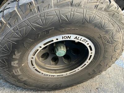 1993 Jeep Wrangler   - Photo 40 - Glendora, CA 91740
