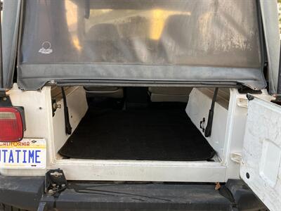 1993 Jeep Wrangler   - Photo 18 - Glendora, CA 91740